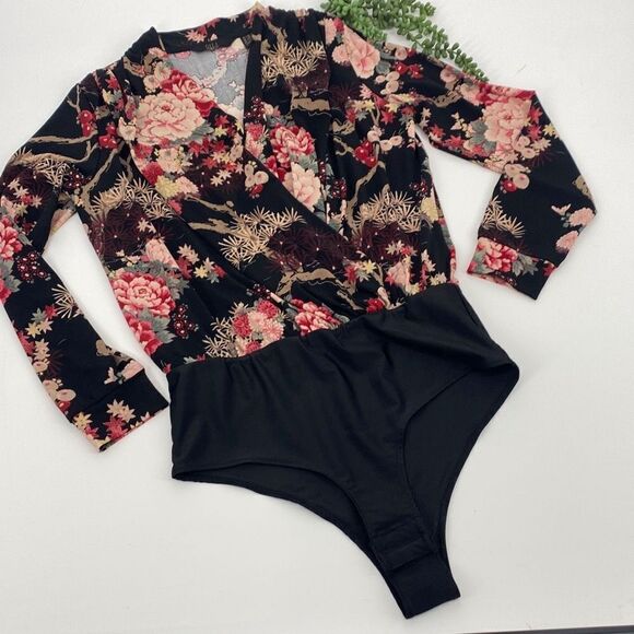 G.I.L.I Floral Jetsetter Cross-over Bodysuit Size XXS‎ / Runs Big - Picture 2 of 14